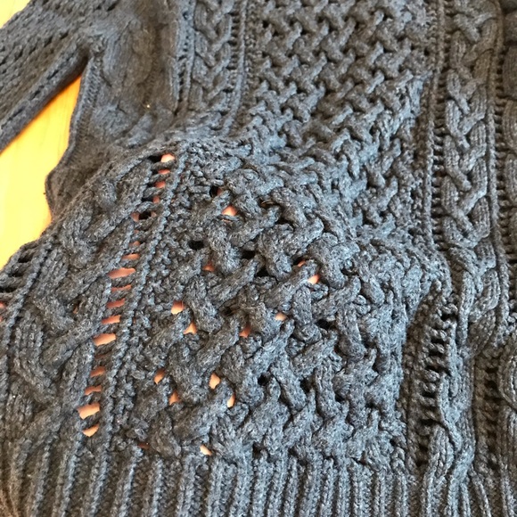 Long sleeve, knit like top from American Eagle - Picture 2 of 3